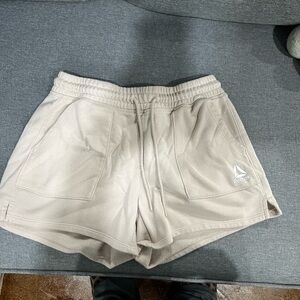 Reebok Cream Athletic Shorts Size M Drawstring Logo